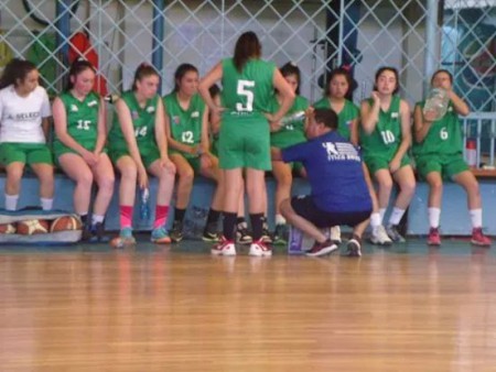 Alejandro dando instrucciones 