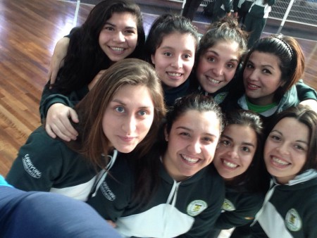 Valentina Carrillo, Constanza, Maryorett, Marisel, Vanessa, Javiera, Nicol y Priscilla en el gimnasio del Ceppi LIBCENTRO 2015