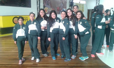 Amanda Verdugo, Amanda Fuentes, Valezca, Makarena, Constanza, Marcela, Javiera Carrasco y Catalina en el gimnasio del Ceppi LIBCENTRO 2015